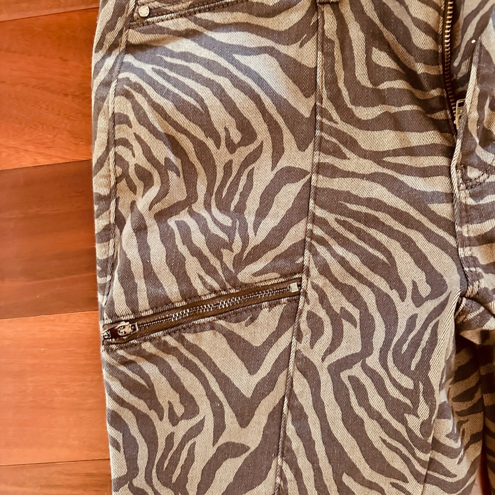 Animal Pattern Jean - Picture 4 of 4
